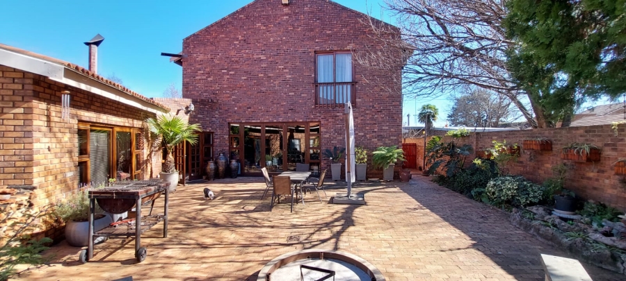 8 Bedroom Property for Sale in Grimbeeck Park North West